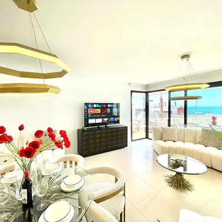 Upscale 3 Bedroom 300m From The Apartmán *