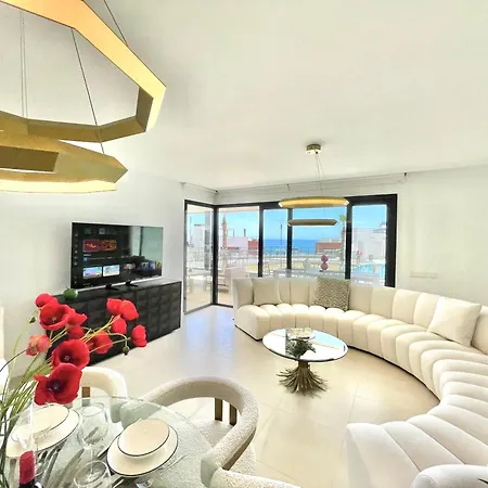 Upscale 3 Bedroom 300m From The * Fuengirola