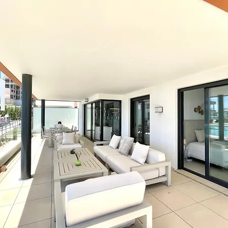 Apartmán Upscale 3 Bedroom 300m From The *