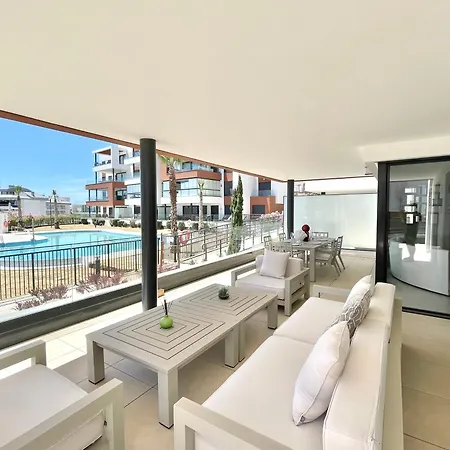 Apartmán Upscale 3 Bedroom 300m From The