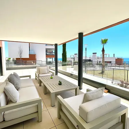 Upscale 3 Bedroom 300m From The *