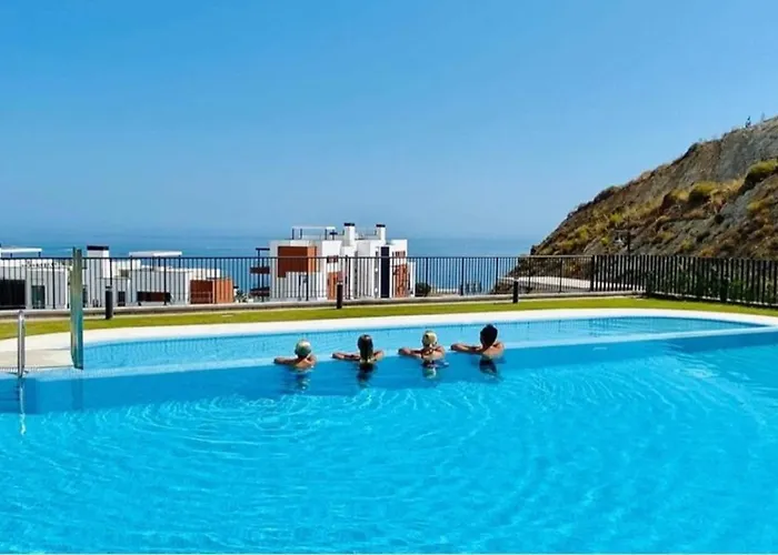 Upscale 3 Bedroom 300m From The