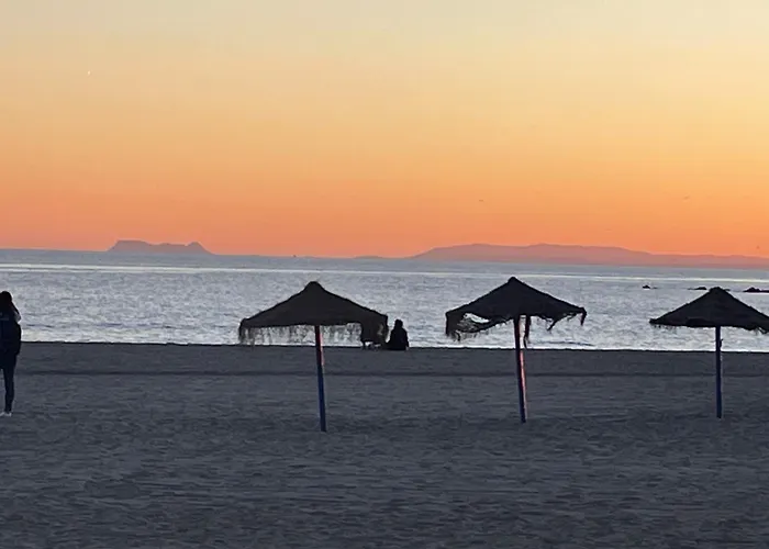 Upscale 3 Bedroom 300m From The * Fuengirola