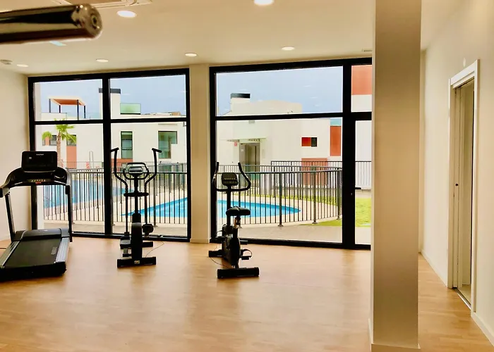 Apartment Upscale 3 Bedroom 300m From The