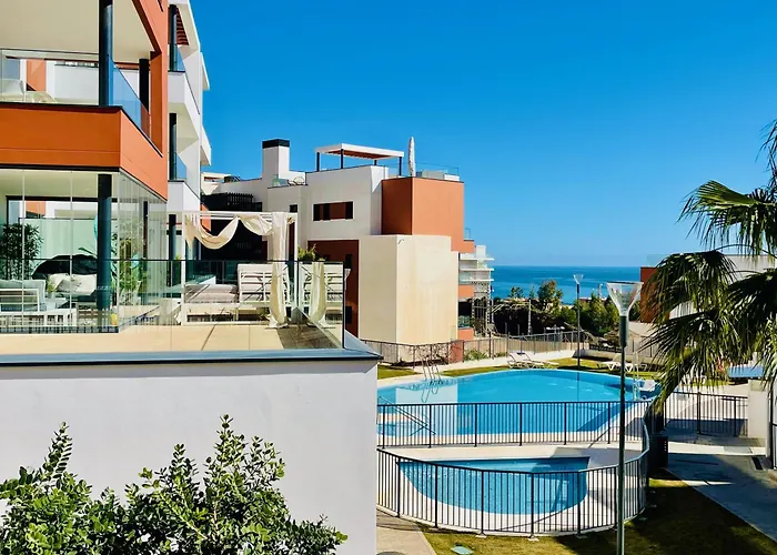 Upscale 3 Bedroom 300m From The Apartment *