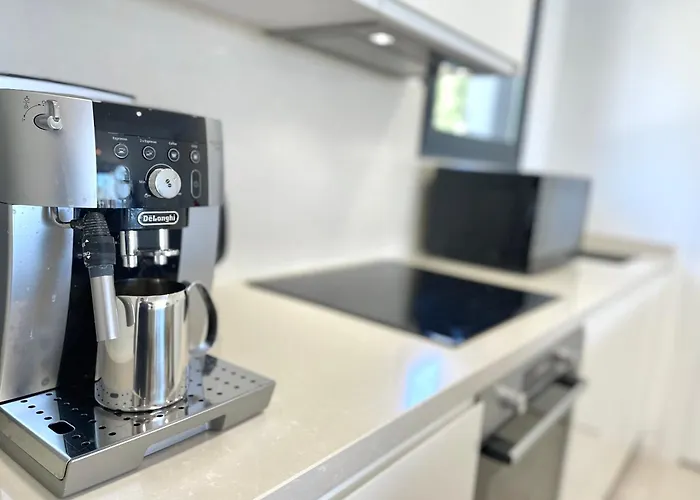 Apartment Upscale 3 Bedroom 300m From The