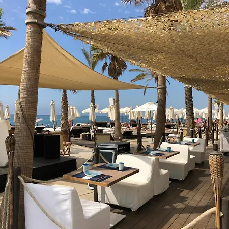 Appartement Upscale 3 Bedroom 300m From The