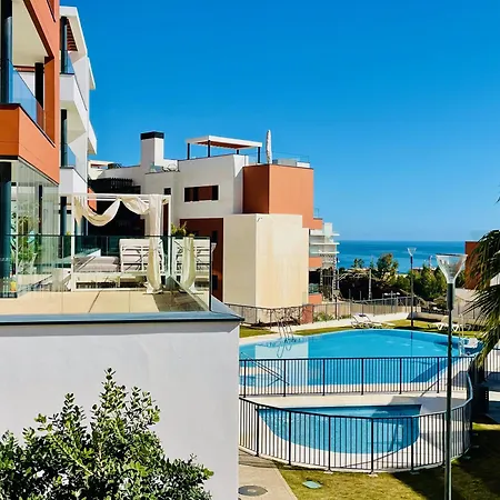 Upscale 3 Bedroom 300m From The Apartment *