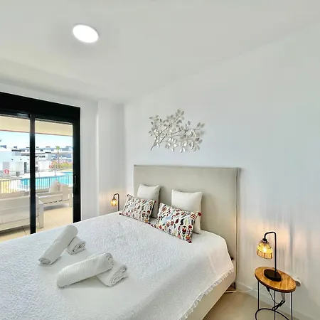 Apartment Upscale 3 Bedroom 300m From The *
