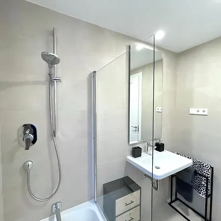 Upscale 3 Bedroom 300m From The * Fuengirola