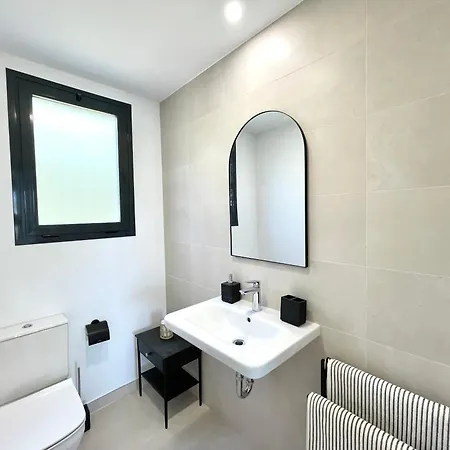 Upscale 3 Bedroom 300m From The Appartement