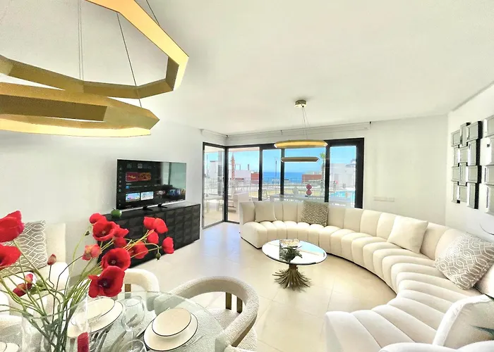 Upscale 3 Bedroom 300m From The * فوينخيرولا