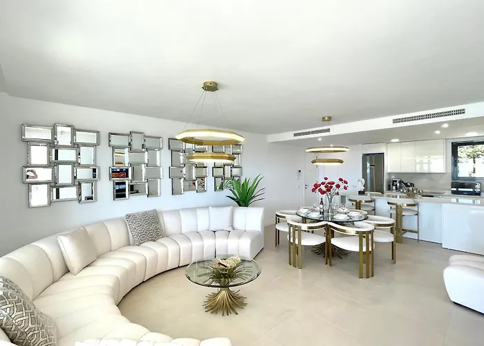 Upscale 3 Bedroom 300m From The فوينخيرولا