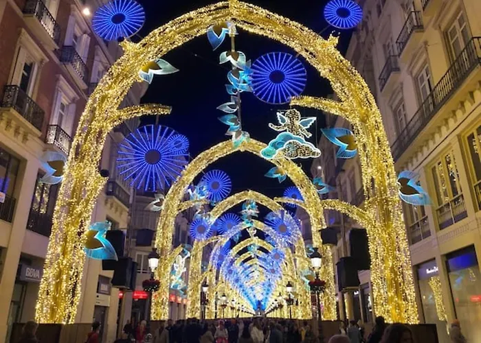 Upscale 3 Bedroom 300m From The شقة *