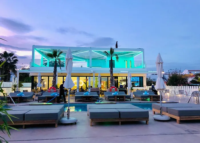 شقة Upscale 3 Bedroom 300m From The فوينخيرولا