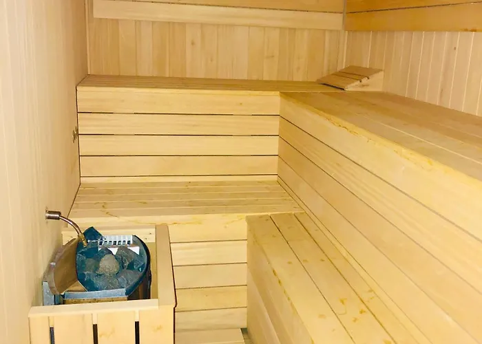 شقة Upscale 3 Bedroom 300m From The *