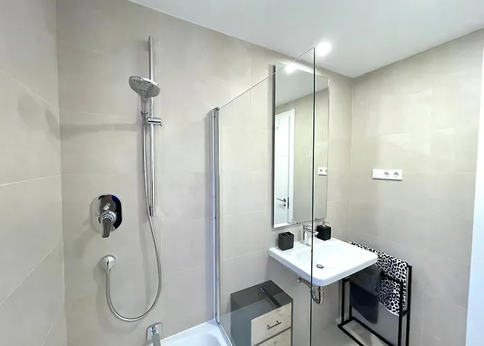 Upscale 3 Bedroom 300m From The * فوينخيرولا