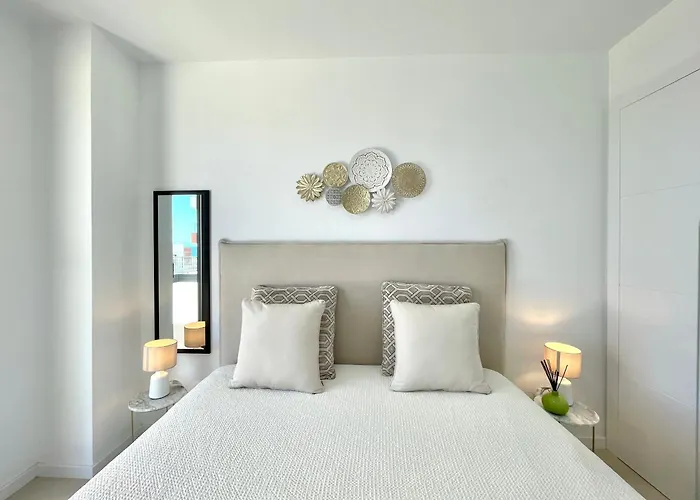 Upscale 3 Bedroom 300m From The *