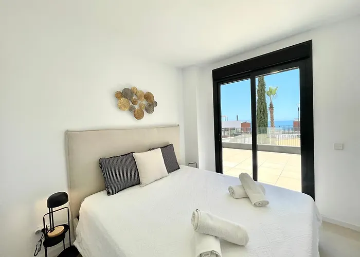 Appartement Upscale 3 Bedroom 300m From The