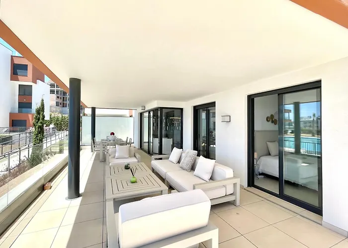 Appartement Upscale 3 Bedroom 300m From The *