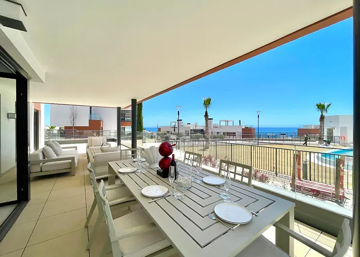 Upscale 3 Bedroom 300m From The * Fuengirola