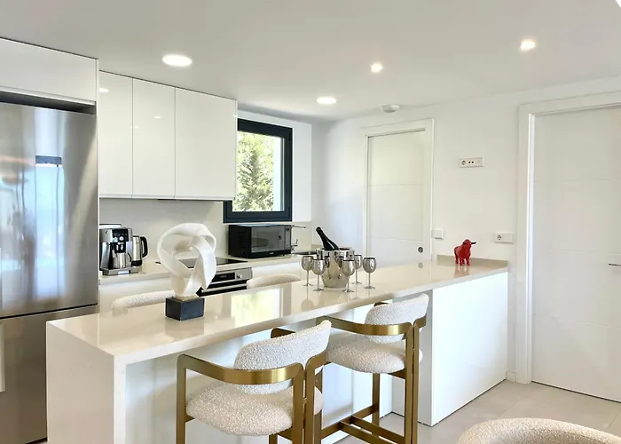 Upscale 3 Bedroom 300m From The Appartement *