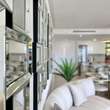 Upscale 3 Bedroom 300m From The Lejlighed *