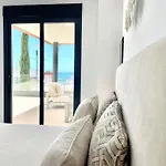 Upscale 3 Bedroom 300m From The