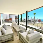 Upscale 3 Bedroom 300m From The *