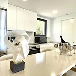 Apartment Upscale 3 Bedroom 300m From The Fuengirola