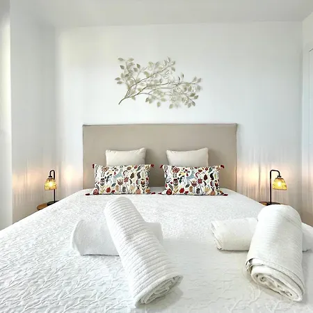 Апартаменты Upscale 3 Bedroom 300m From The Фуэнхирола